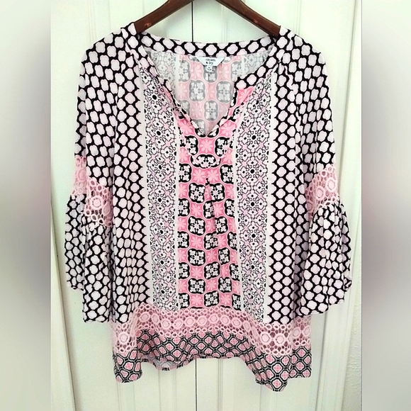 Pink Bell Sleeve Quatrefoil Floral Print Blouse - Picture 8 of 13